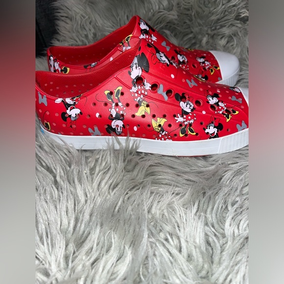 Disney Parks Native 2021 Red
Mickey Minnie Rubber Slip On Clogs
Shoes M 7 W 9 - Picture 4 of 8